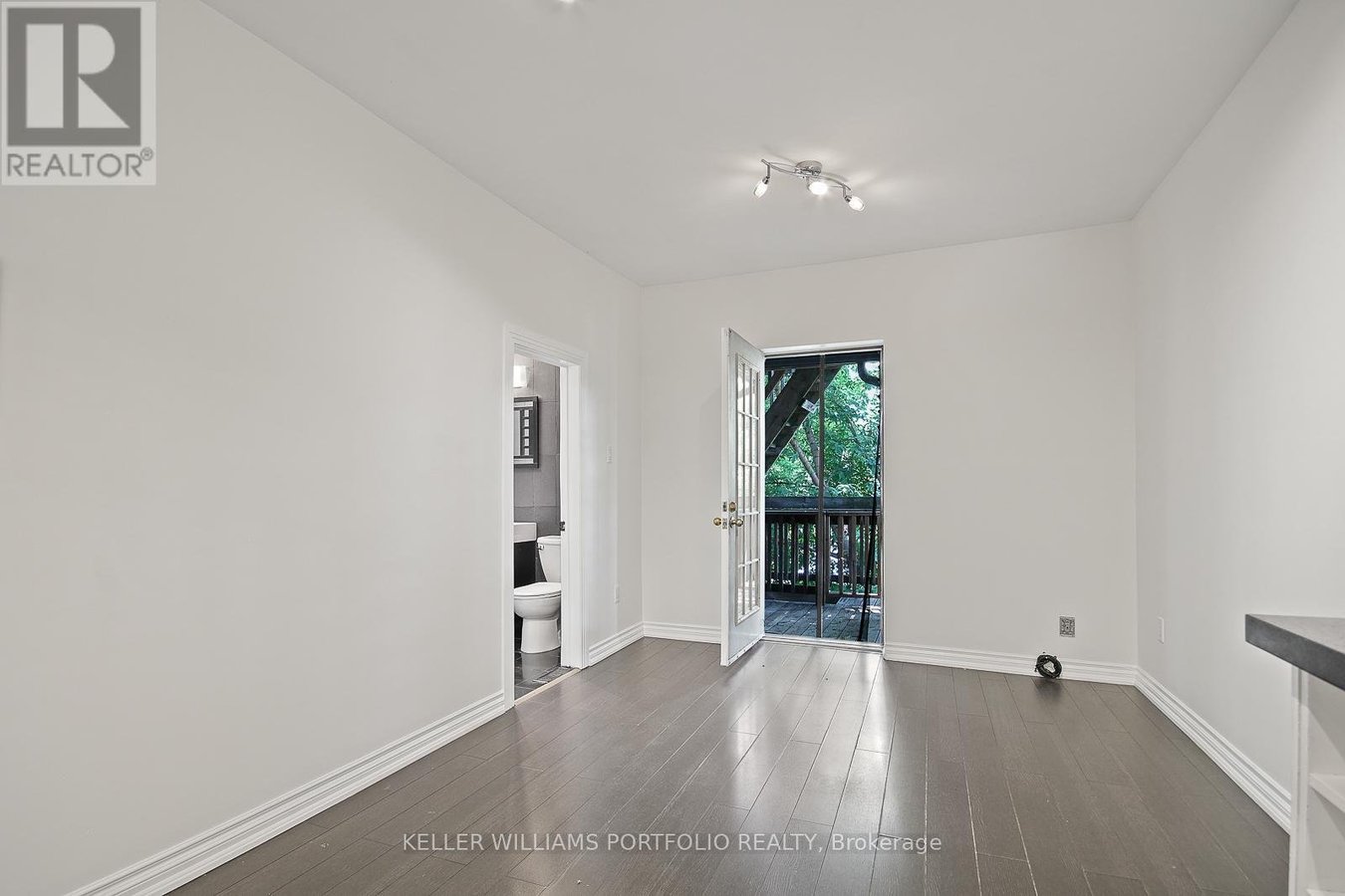 #3 - 35 HUMBERSIDE AVENUE - Photo 11