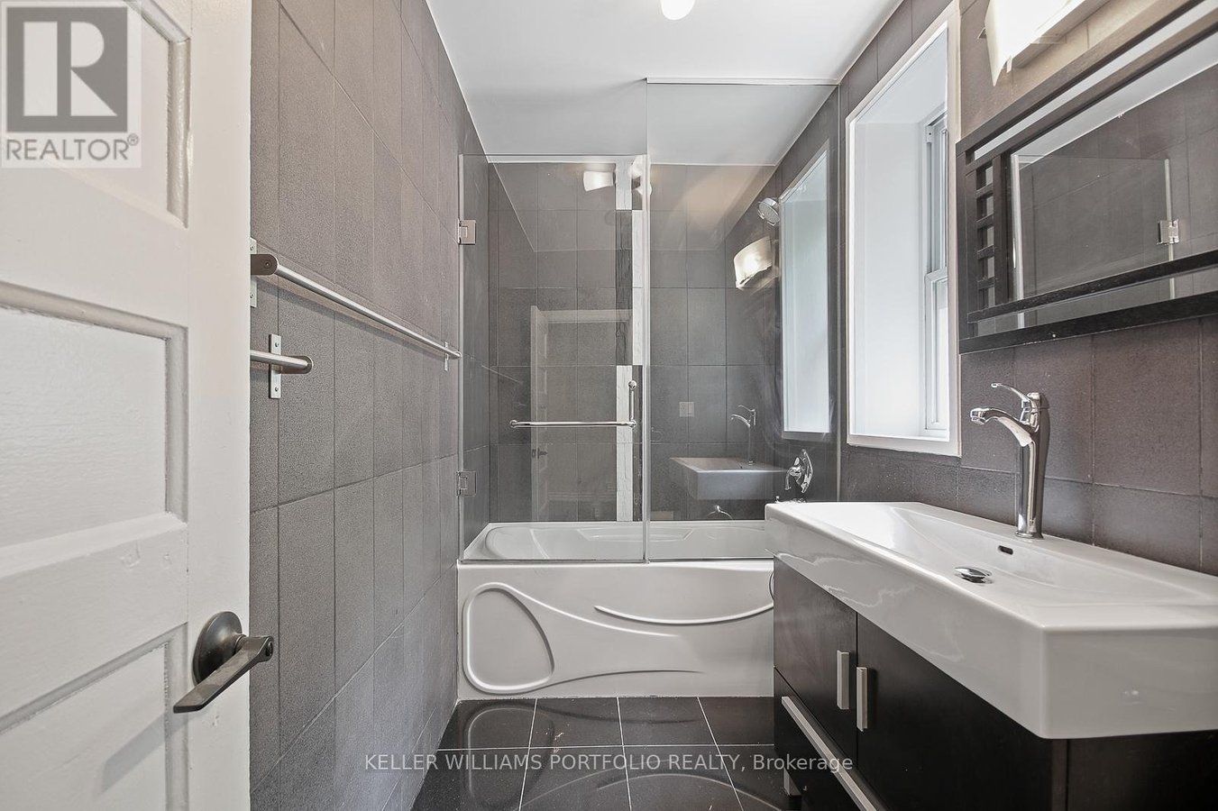 #3 - 35 HUMBERSIDE AVENUE - Photo 15
