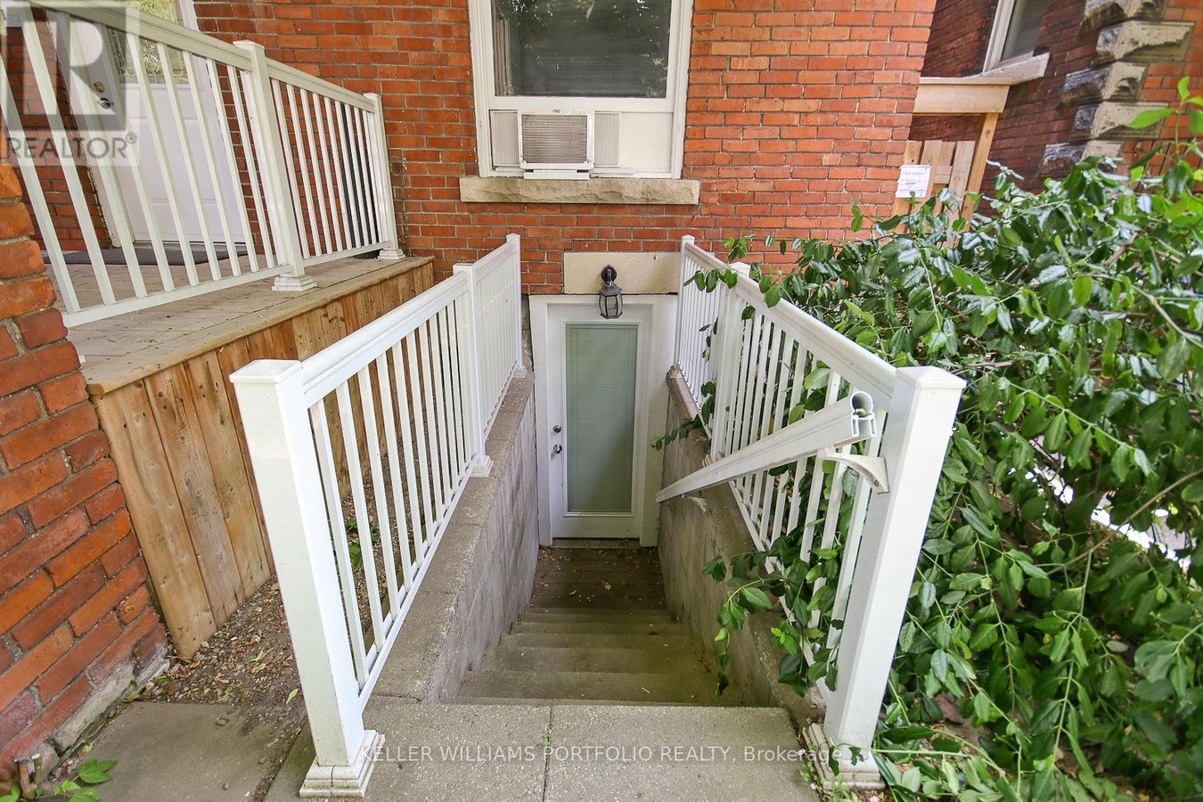 #1 (BASEMENT) - 35 HUMBERSIDE AVENUE - Photo 6