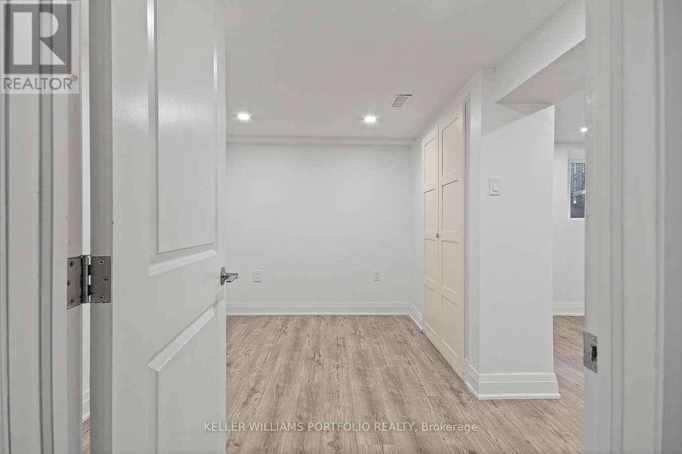 #1 (BASEMENT) - 35 HUMBERSIDE AVENUE - Photo 8