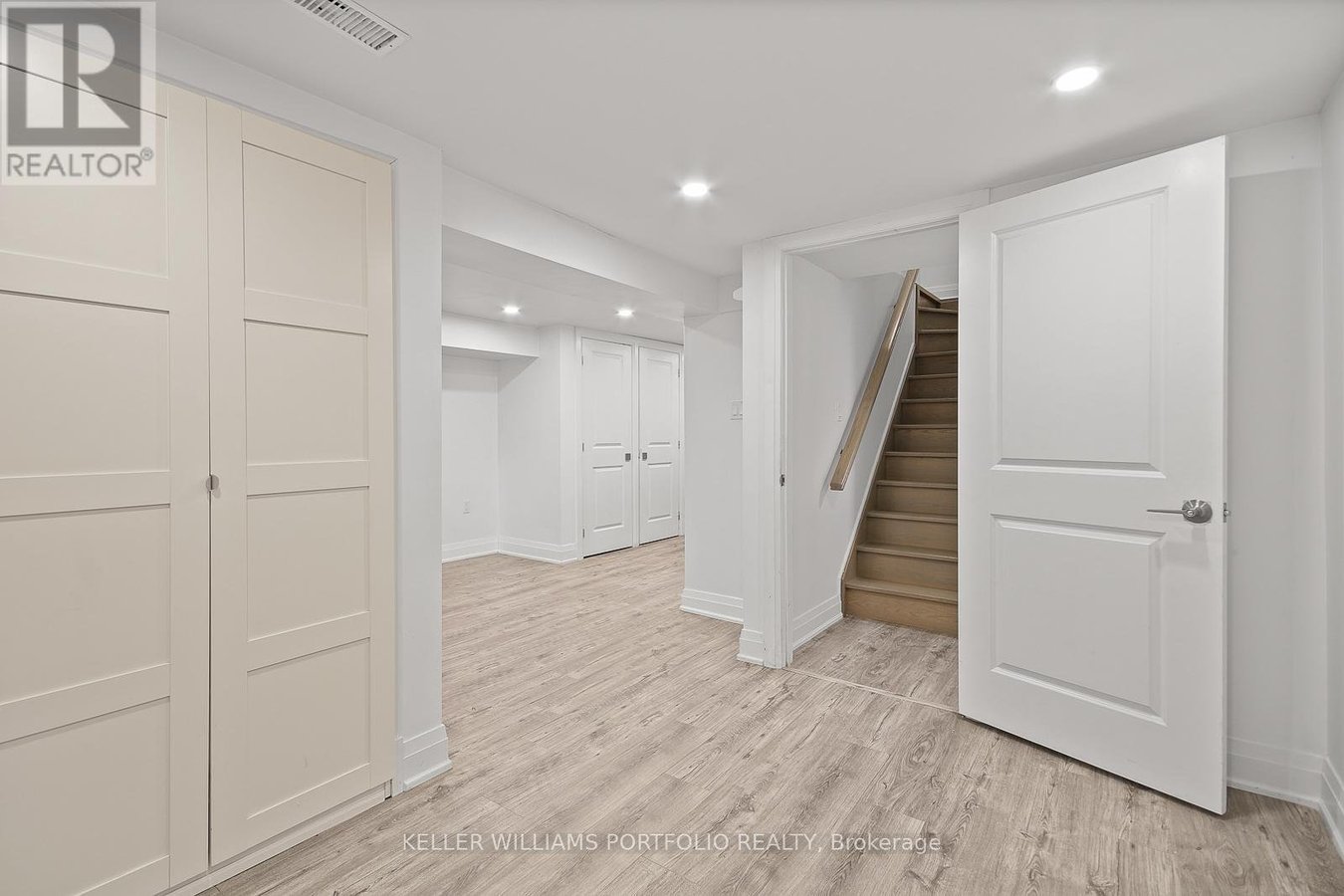 #1 (BASEMENT) - 35 HUMBERSIDE AVENUE - Photo 13