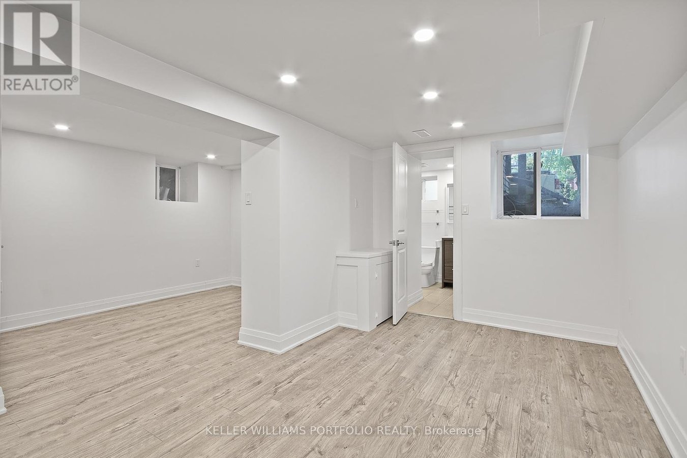 #1 (BASEMENT) - 35 HUMBERSIDE AVENUE - Photo 16