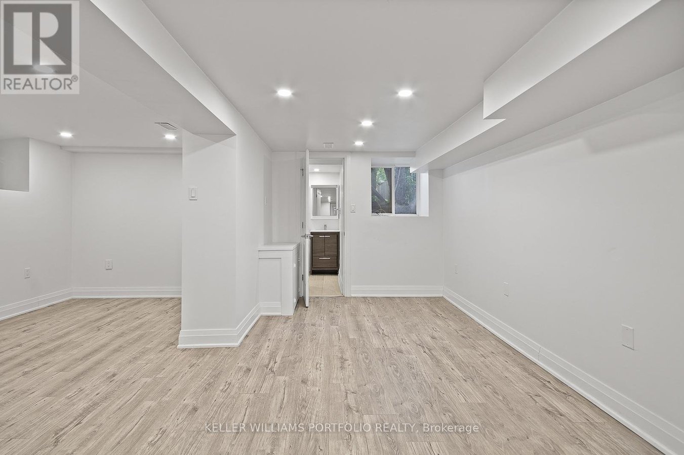 #1 (BASEMENT) - 35 HUMBERSIDE AVENUE - Photo 17