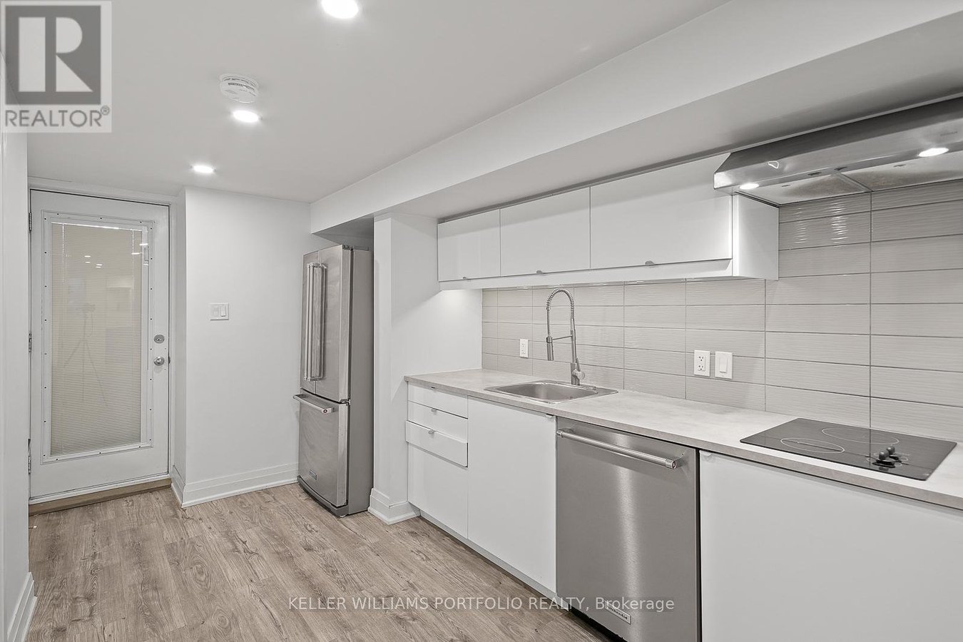 #1 (BASEMENT) - 35 HUMBERSIDE AVENUE - Photo 19