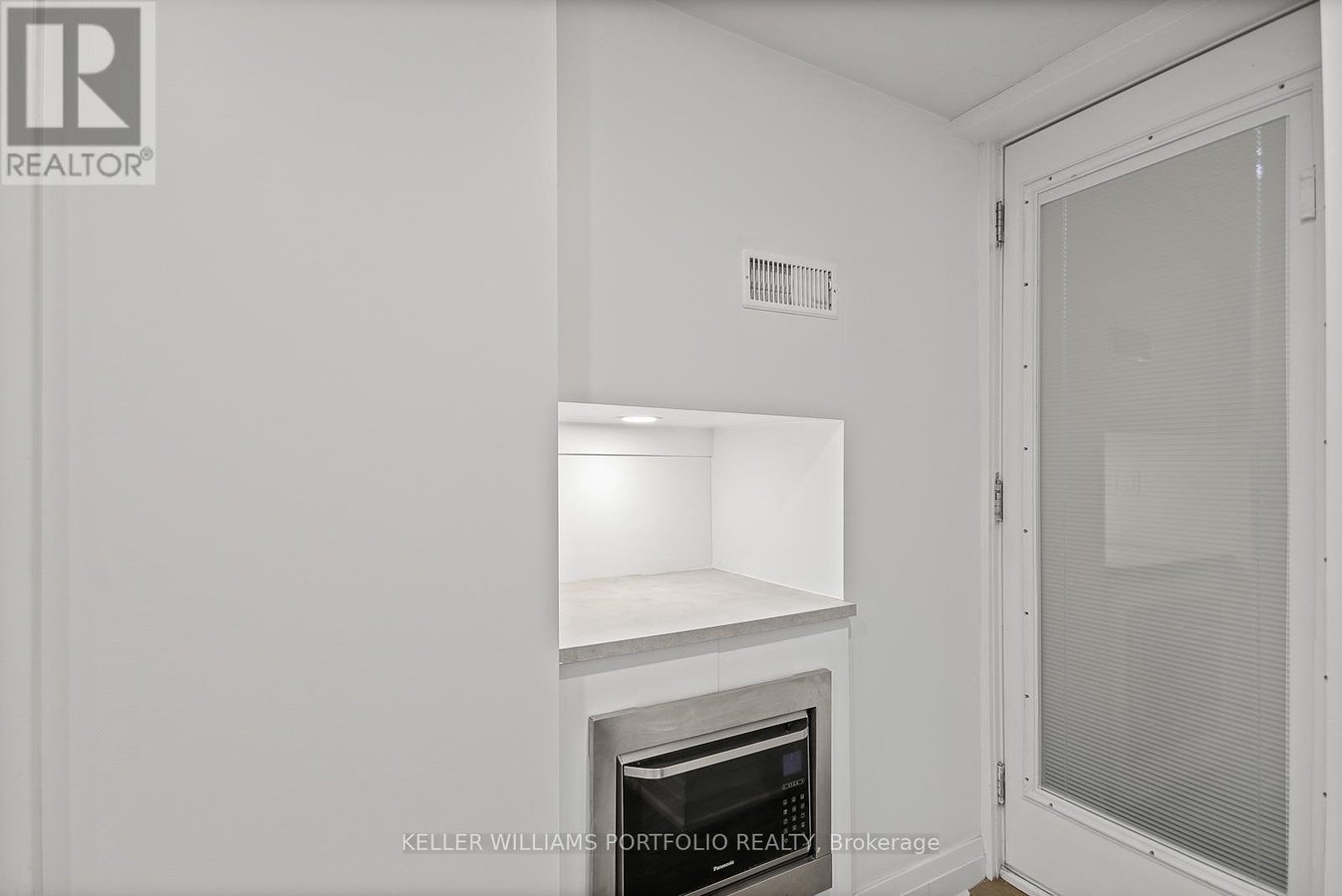 #1 (BASEMENT) - 35 HUMBERSIDE AVENUE - Photo 22