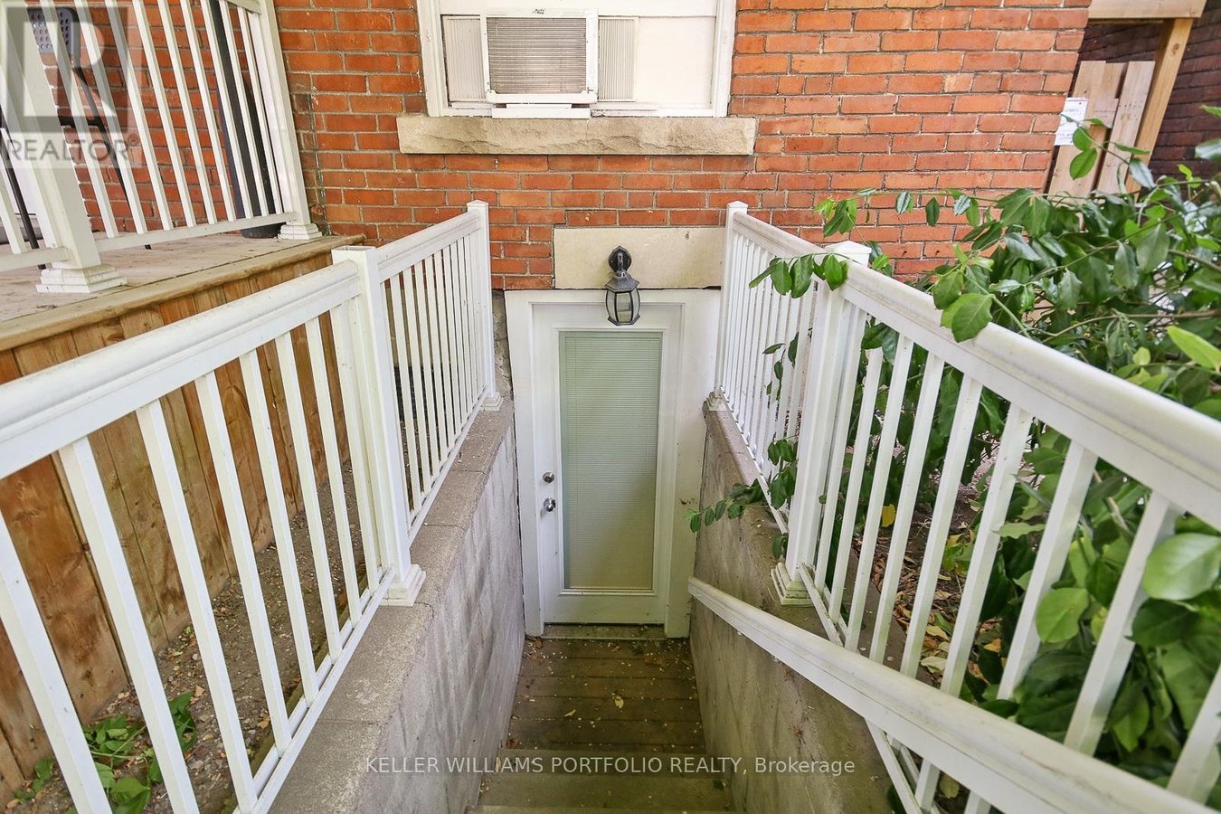 #1 (BASEMENT) - 35 HUMBERSIDE AVENUE - Photo 23