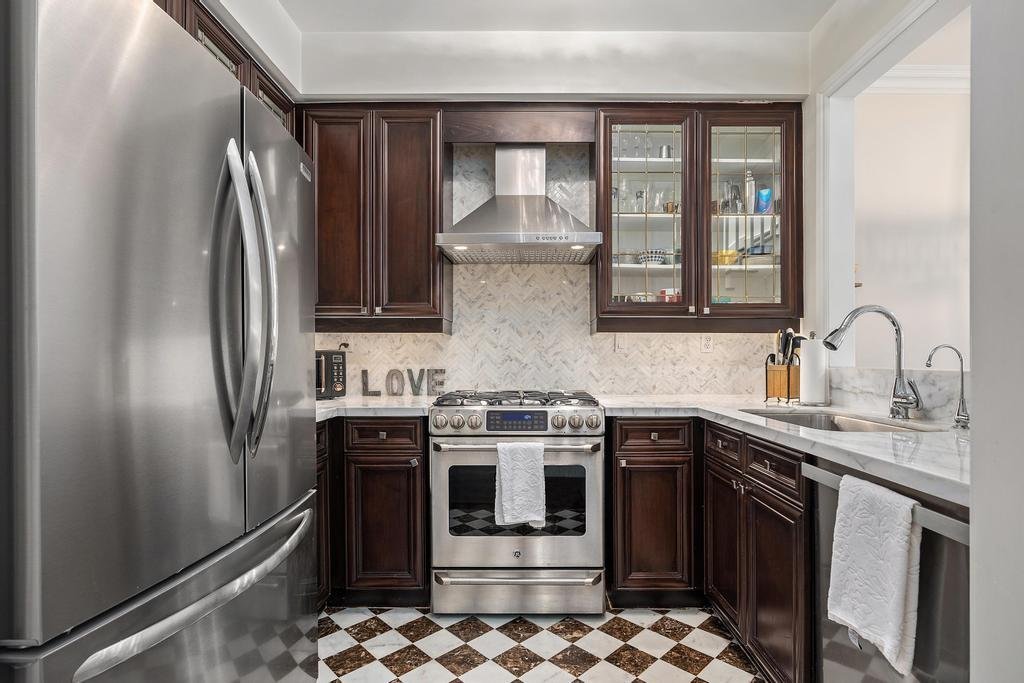 645 Davenport Road - Photo 5