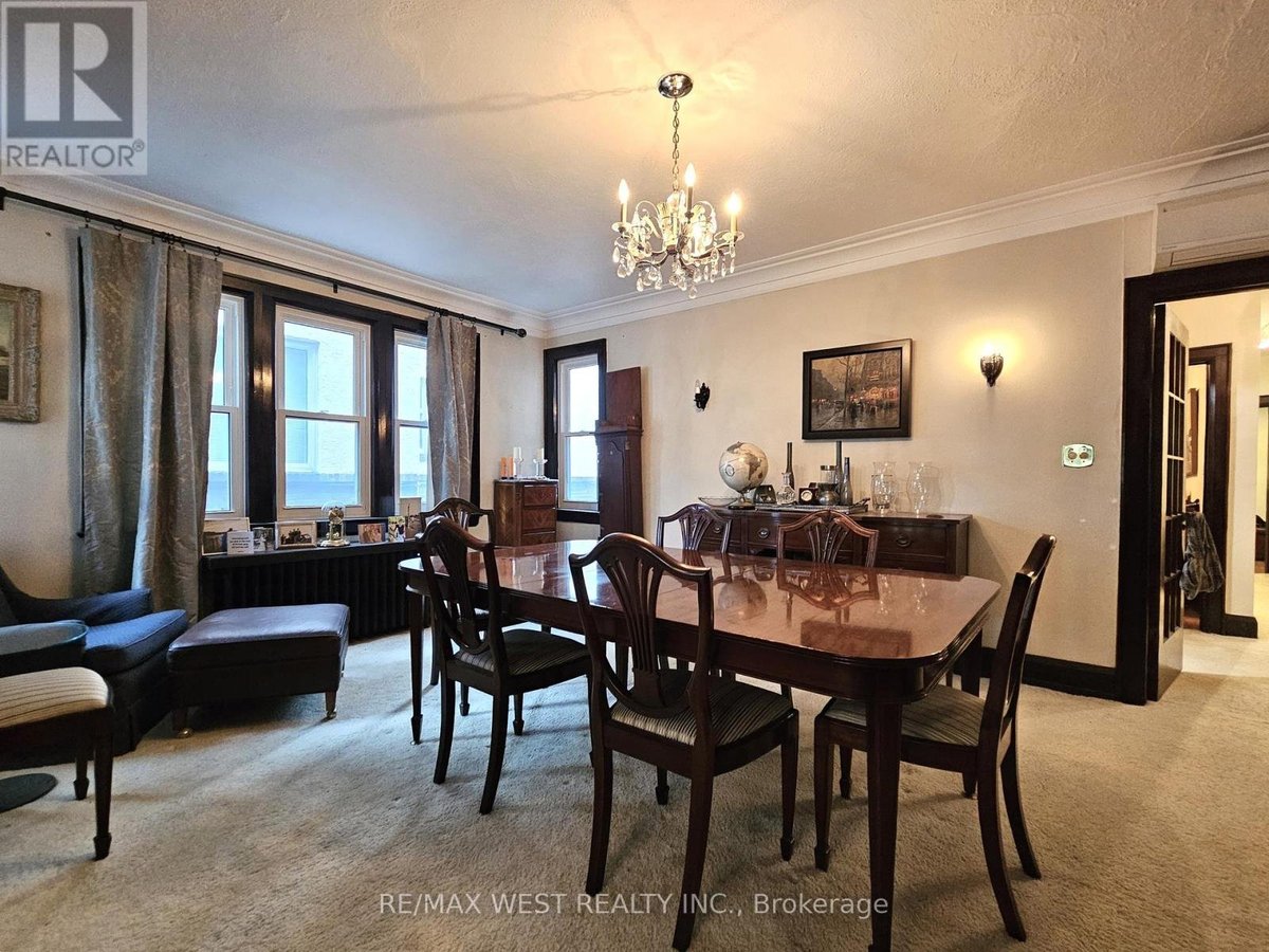 MAIN - 8 ORIOLE GARDENS - Photo 6