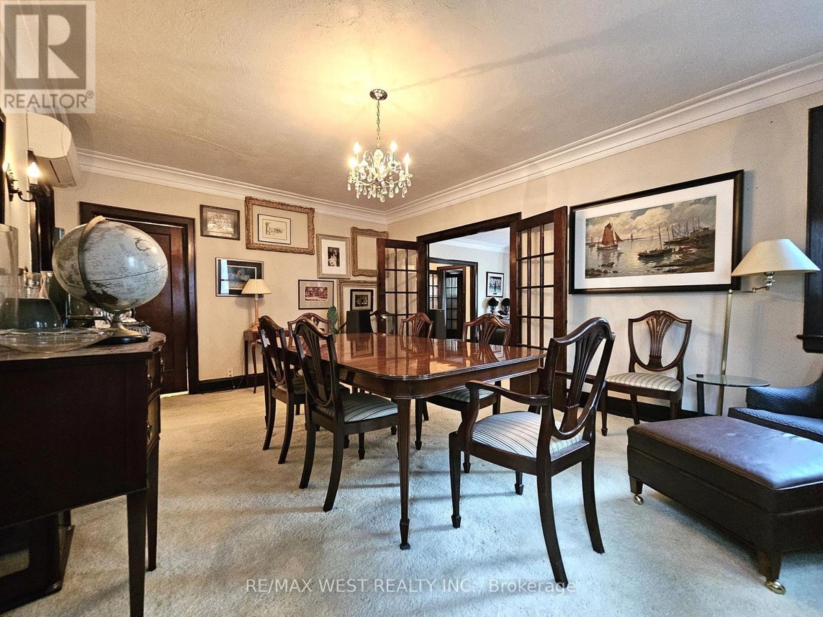 MAIN - 8 ORIOLE GARDENS - Photo 7