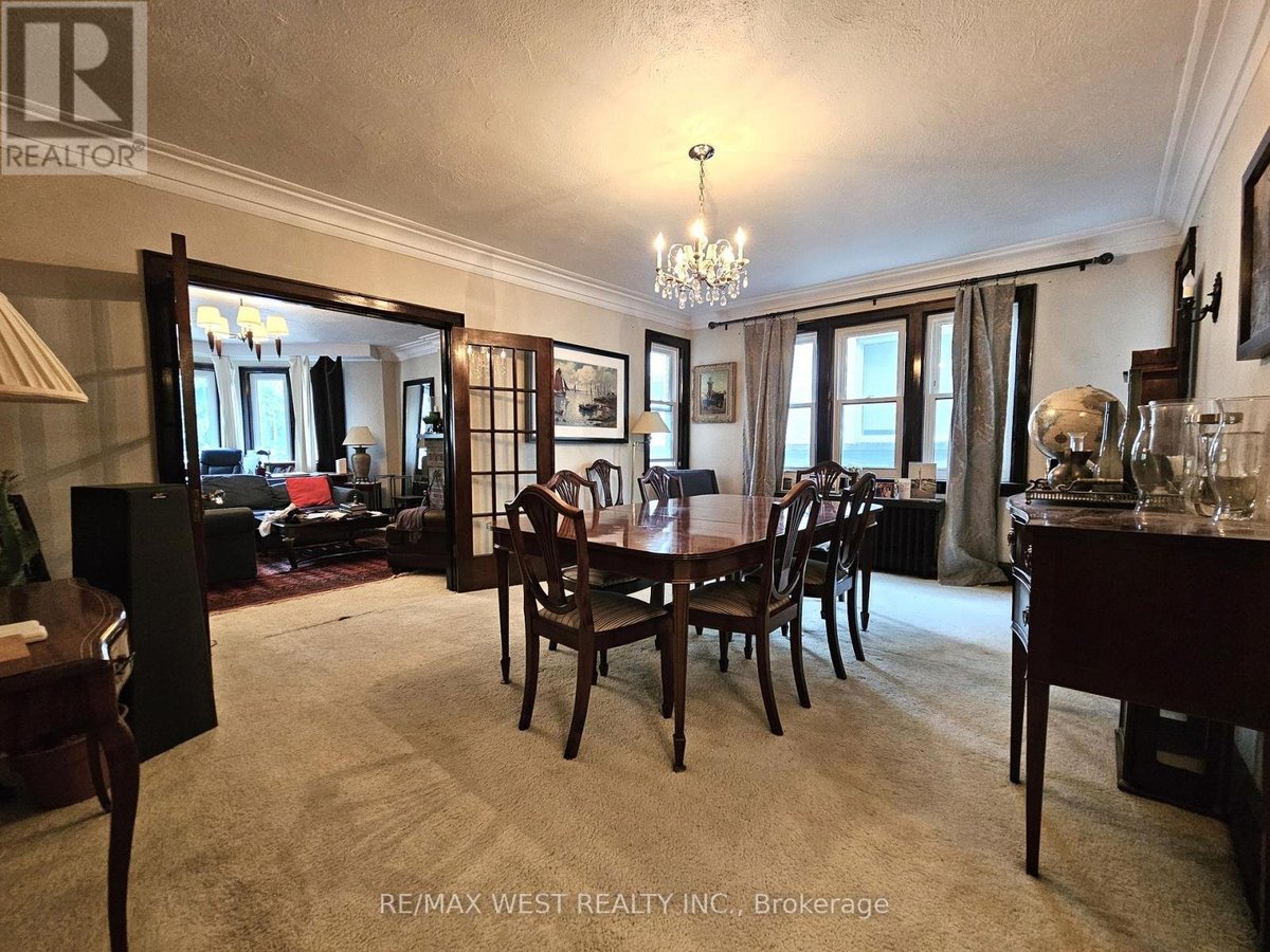 MAIN - 8 ORIOLE GARDENS - Photo 8