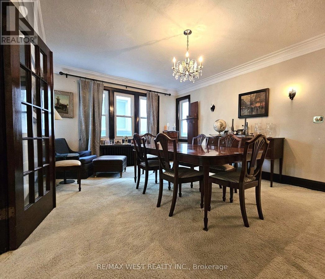 MAIN - 8 ORIOLE GARDENS - Photo 9