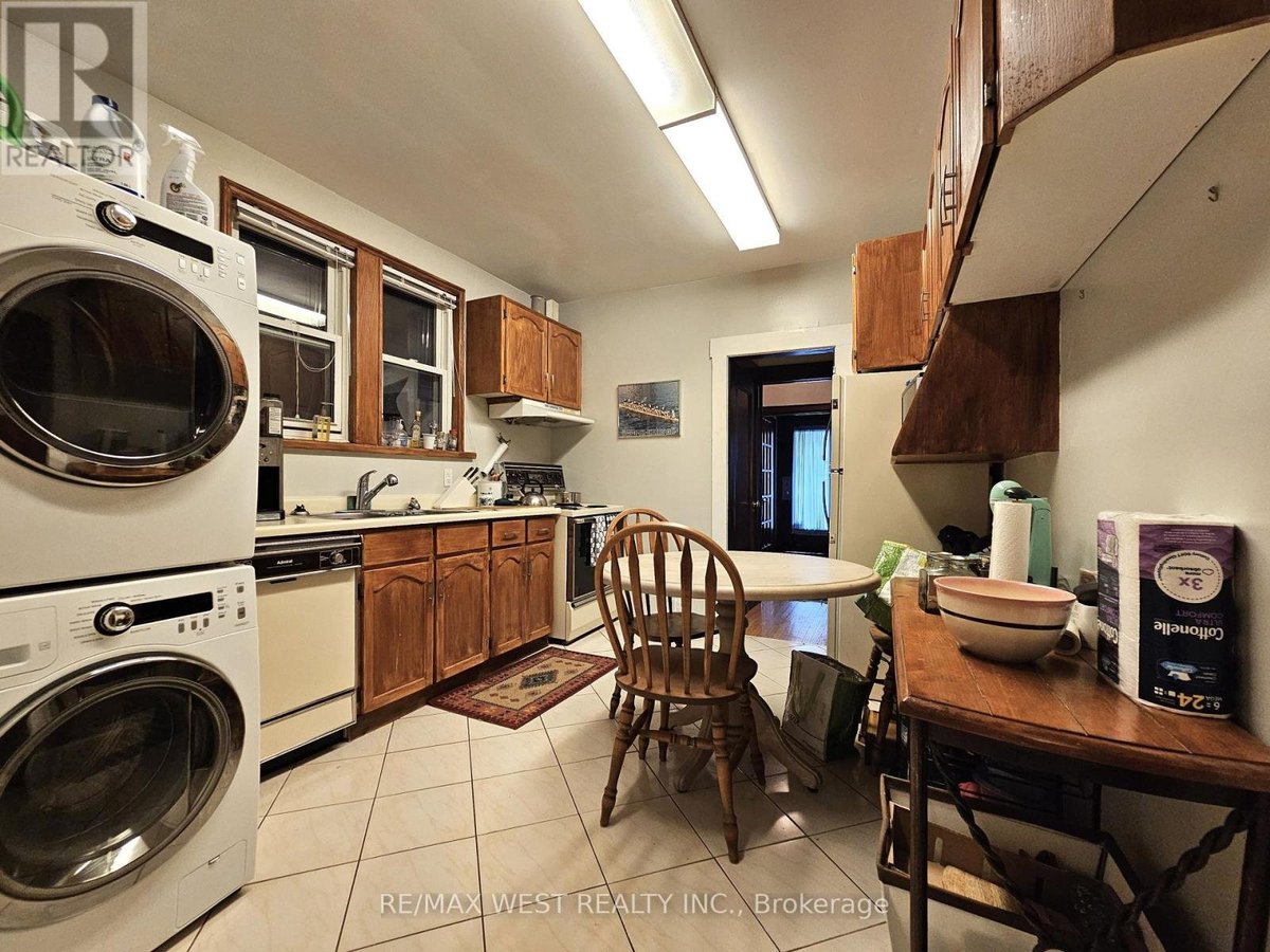 MAIN - 8 ORIOLE GARDENS - Photo 10