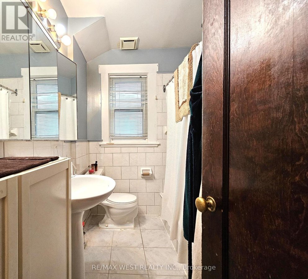 MAIN - 8 ORIOLE GARDENS - Photo 12