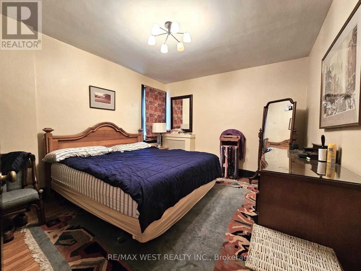 MAIN - 8 ORIOLE GARDENS - Photo 13