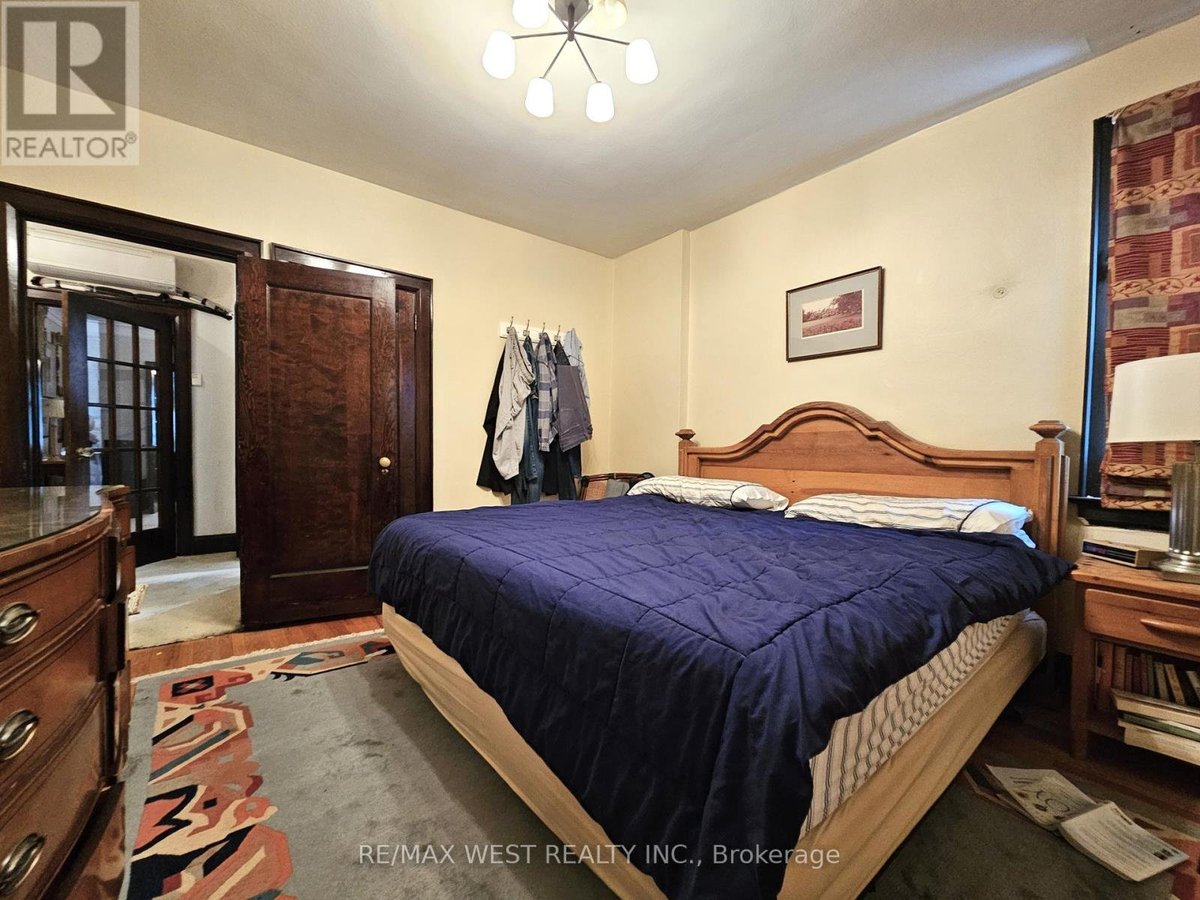 MAIN - 8 ORIOLE GARDENS - Photo 14