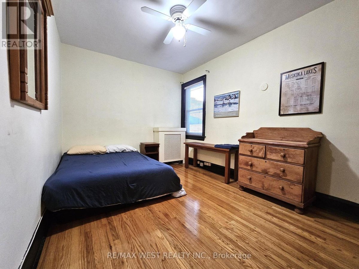 MAIN - 8 ORIOLE GARDENS - Photo 15