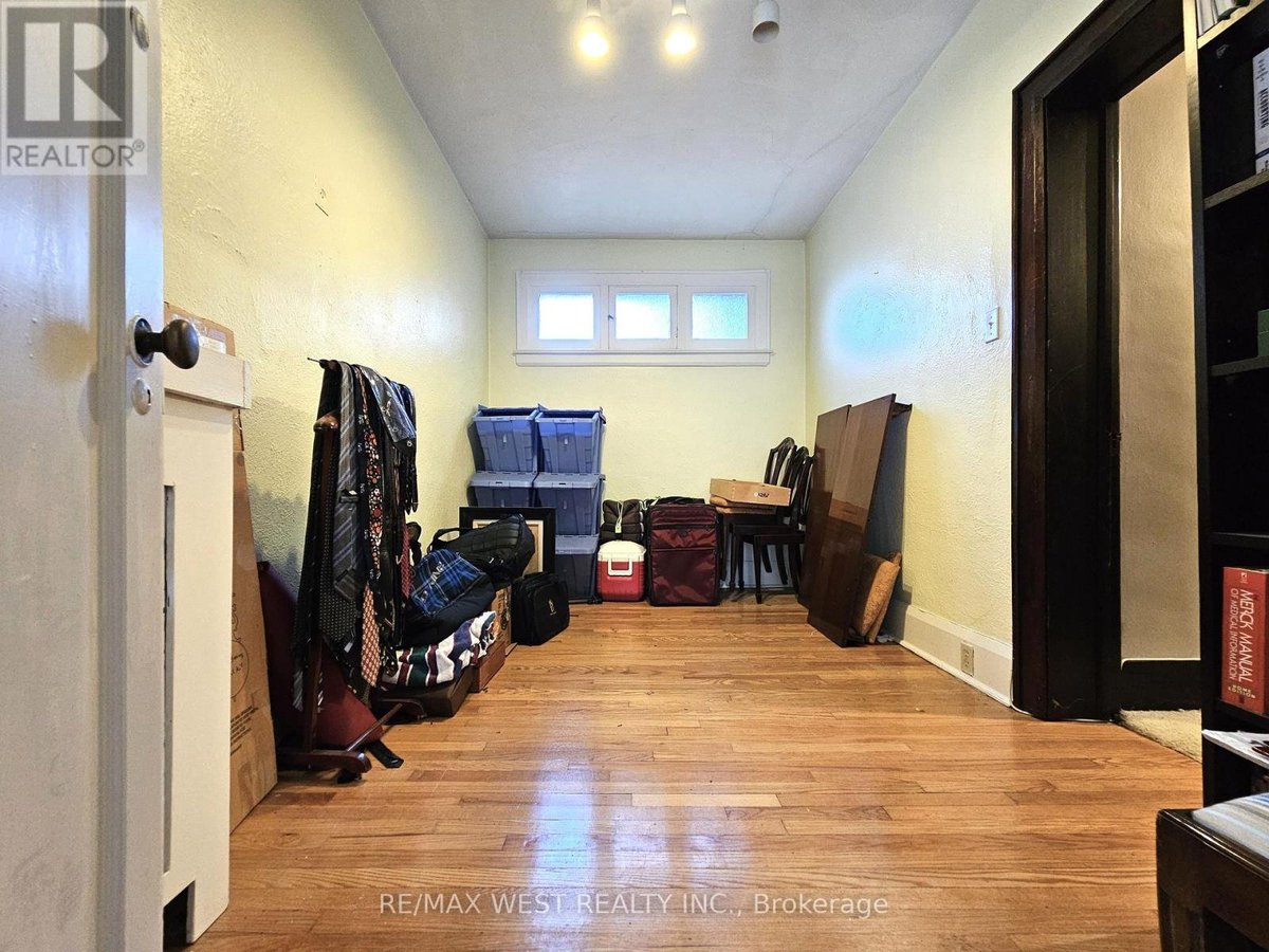 MAIN - 8 ORIOLE GARDENS - Photo 17