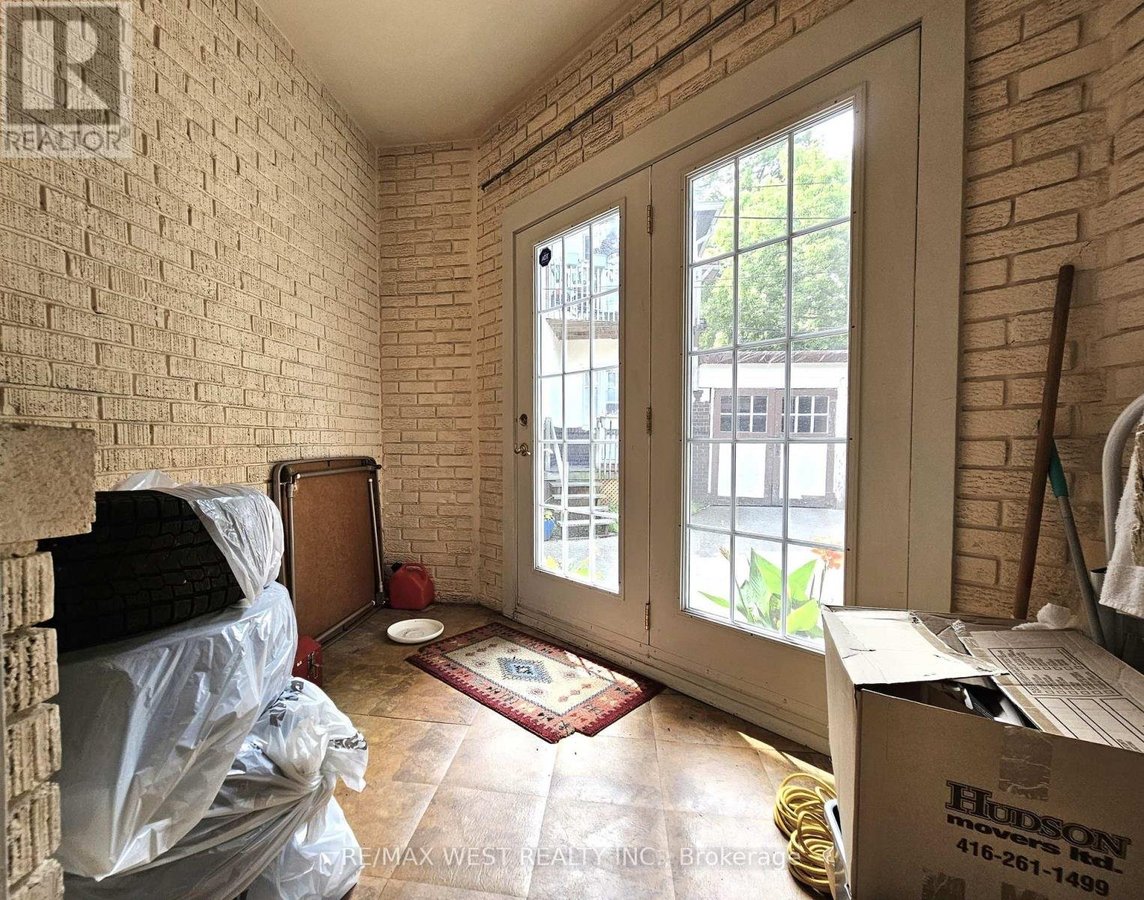 MAIN - 8 ORIOLE GARDENS - Photo 19