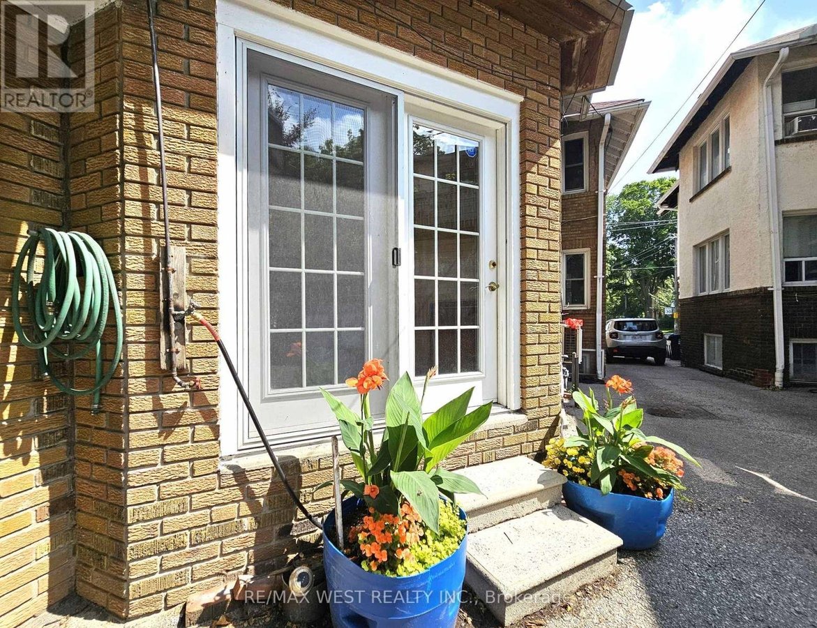 MAIN - 8 ORIOLE GARDENS - Photo 21