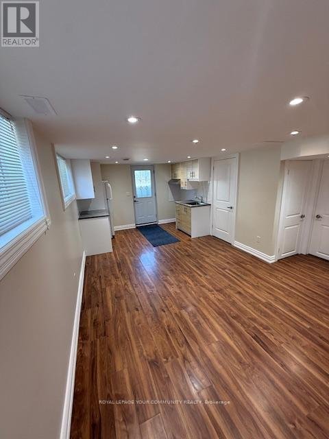 10 FALLINGDALE CRESCENT - Photo 1
