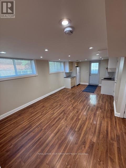 10 FALLINGDALE CRESCENT - Photo 2