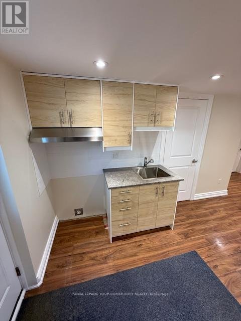 10 FALLINGDALE CRESCENT - Photo 6