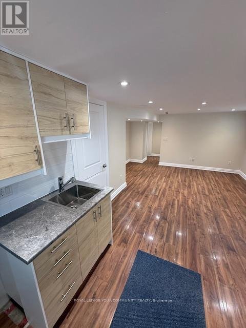 10 FALLINGDALE CRESCENT - Photo 7