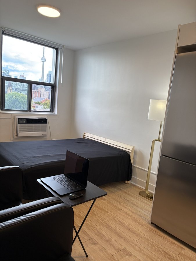 798 Richmond Street West - Photo 2