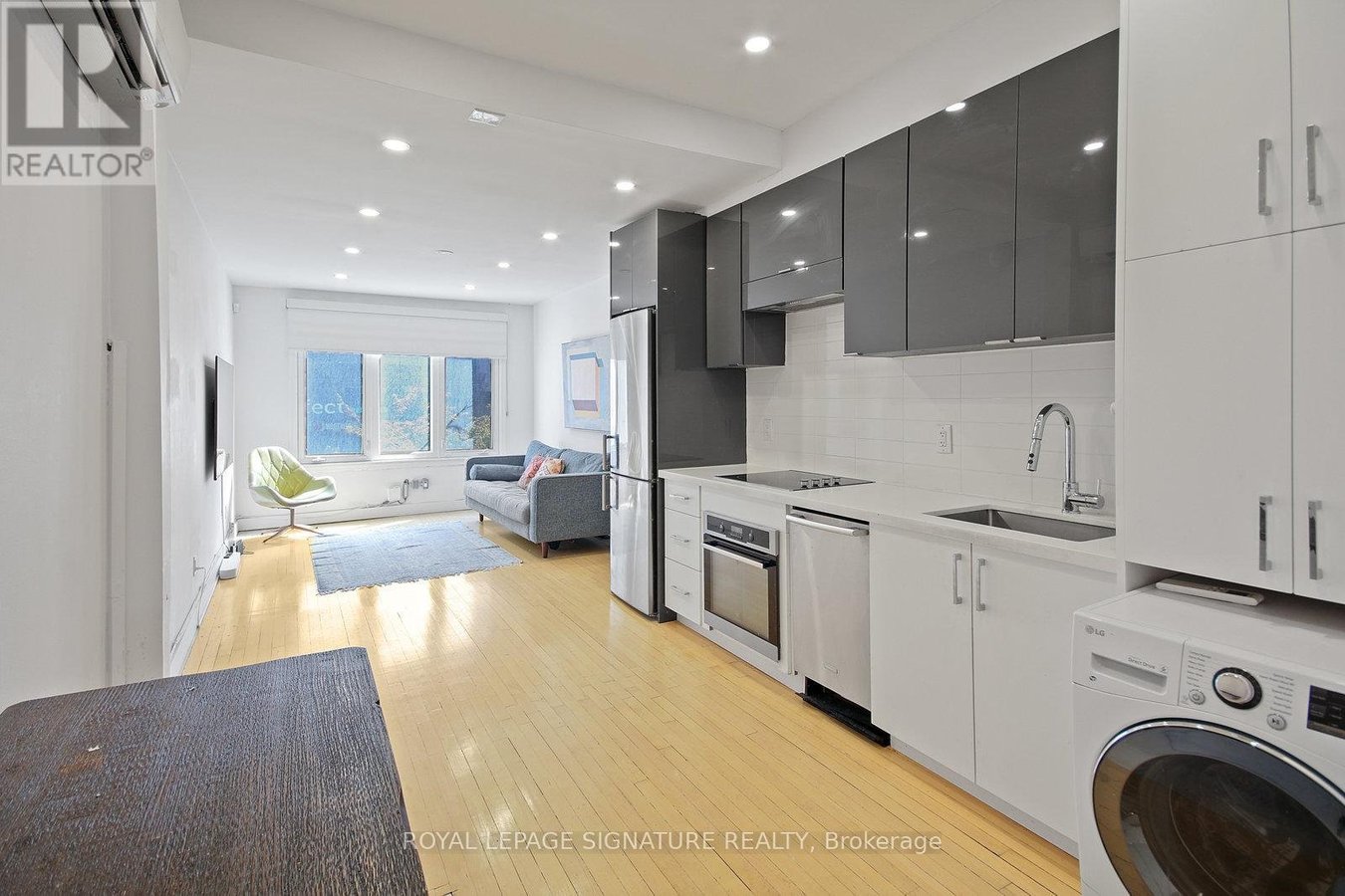 UPPER - 1048 QUEEN STREET W - Photo 4