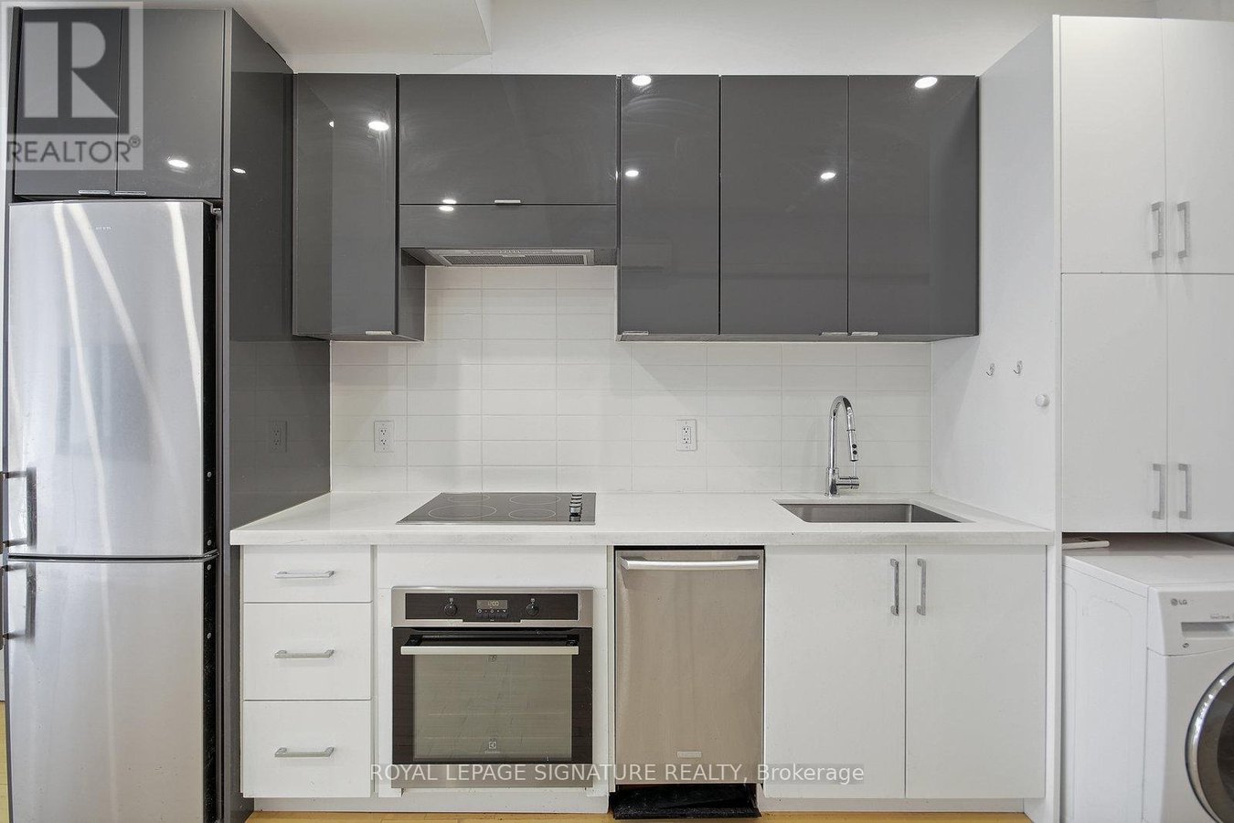 UPPER - 1048 QUEEN STREET W - Photo 11