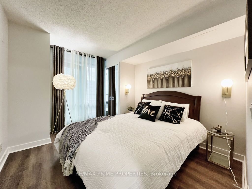 361 Front Street West - Photo 5