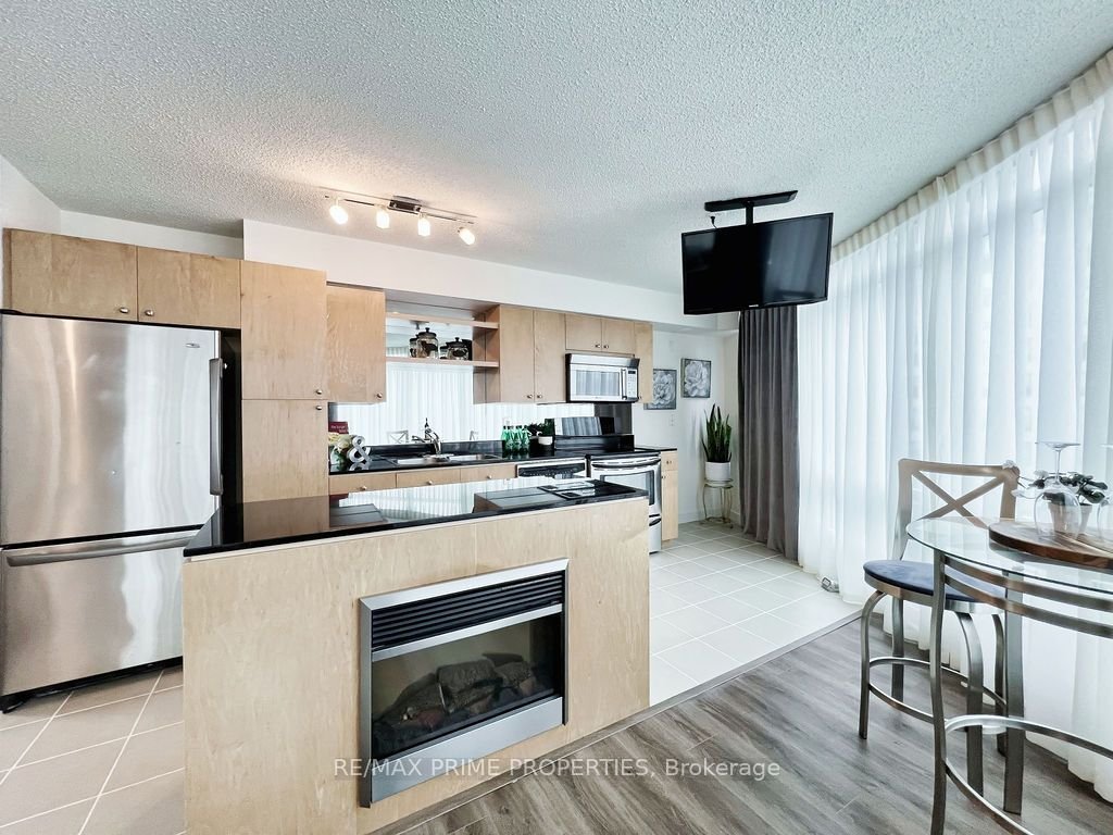 361 Front Street West - Photo 4