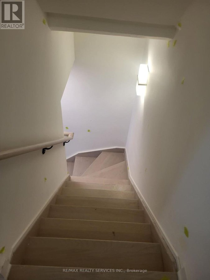 BLOCK D - UNIT 130 - 75 CURLEW DRIVE - Photo 3