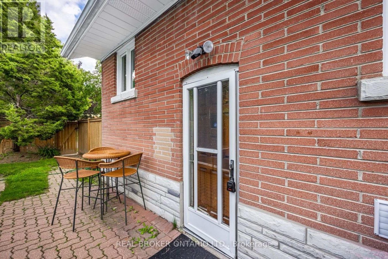BSMT - 18 SHROPSHIRE DRIVE - Photo 4