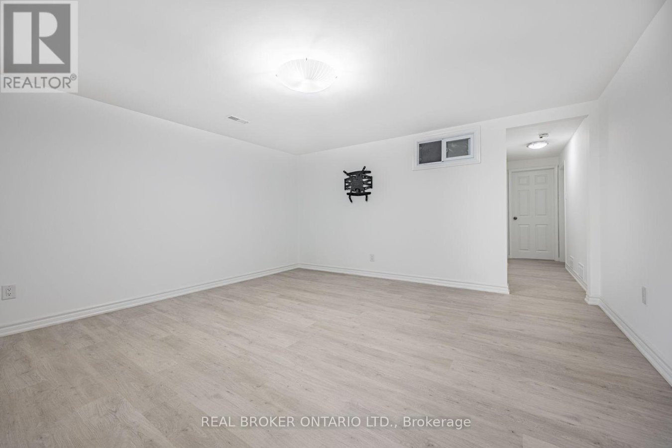 BSMT - 18 SHROPSHIRE DRIVE - Photo 8