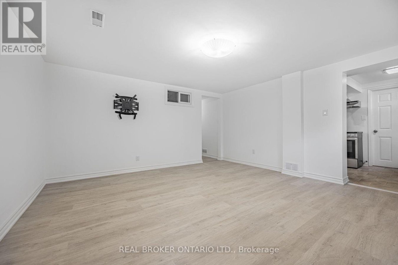 BSMT - 18 SHROPSHIRE DRIVE - Photo 9