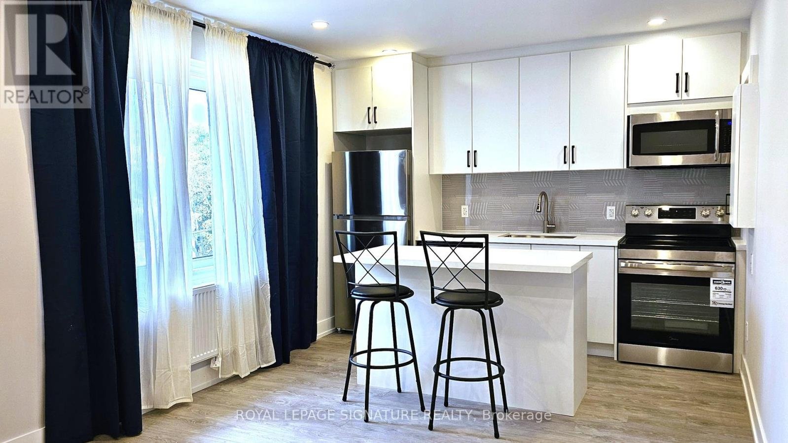 28 LEDUC DRIVE - Photo 1
