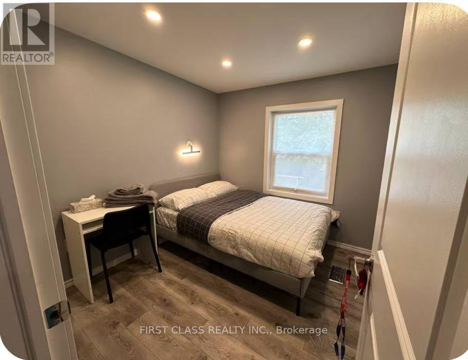 ROOM ON 2ND FLR - 76 MACDONALD STREET - Photo 1