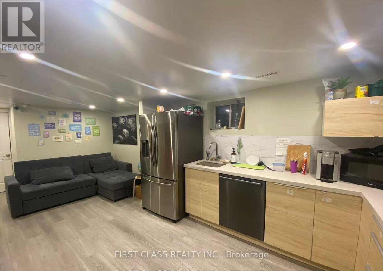 ROOM ON 2ND FLR - 76 MACDONALD STREET - Photo 4