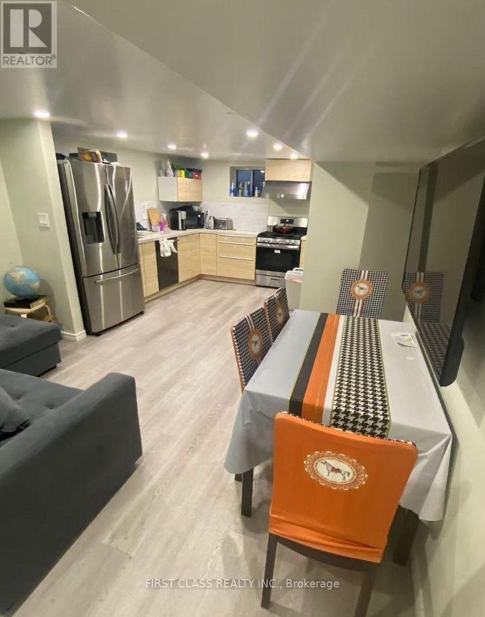 ROOM ON 2ND FLR - 76 MACDONALD STREET - Photo 6