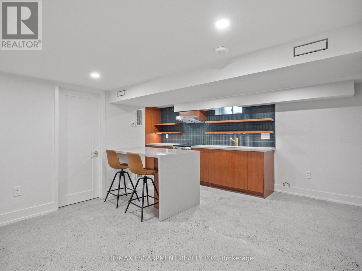 4 - 46 O'HARA AVENUE - Photo 2