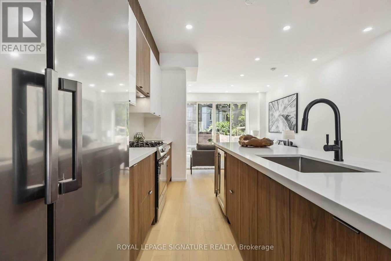 FURNISHED UPPER - 43A CUMMINGS STREET - Photo 10