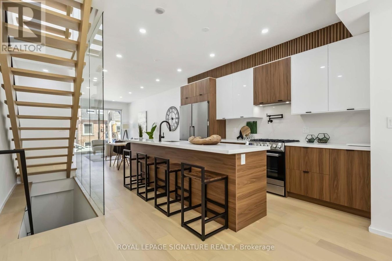FURNISHED UPPER - 43A CUMMINGS STREET - Photo 12