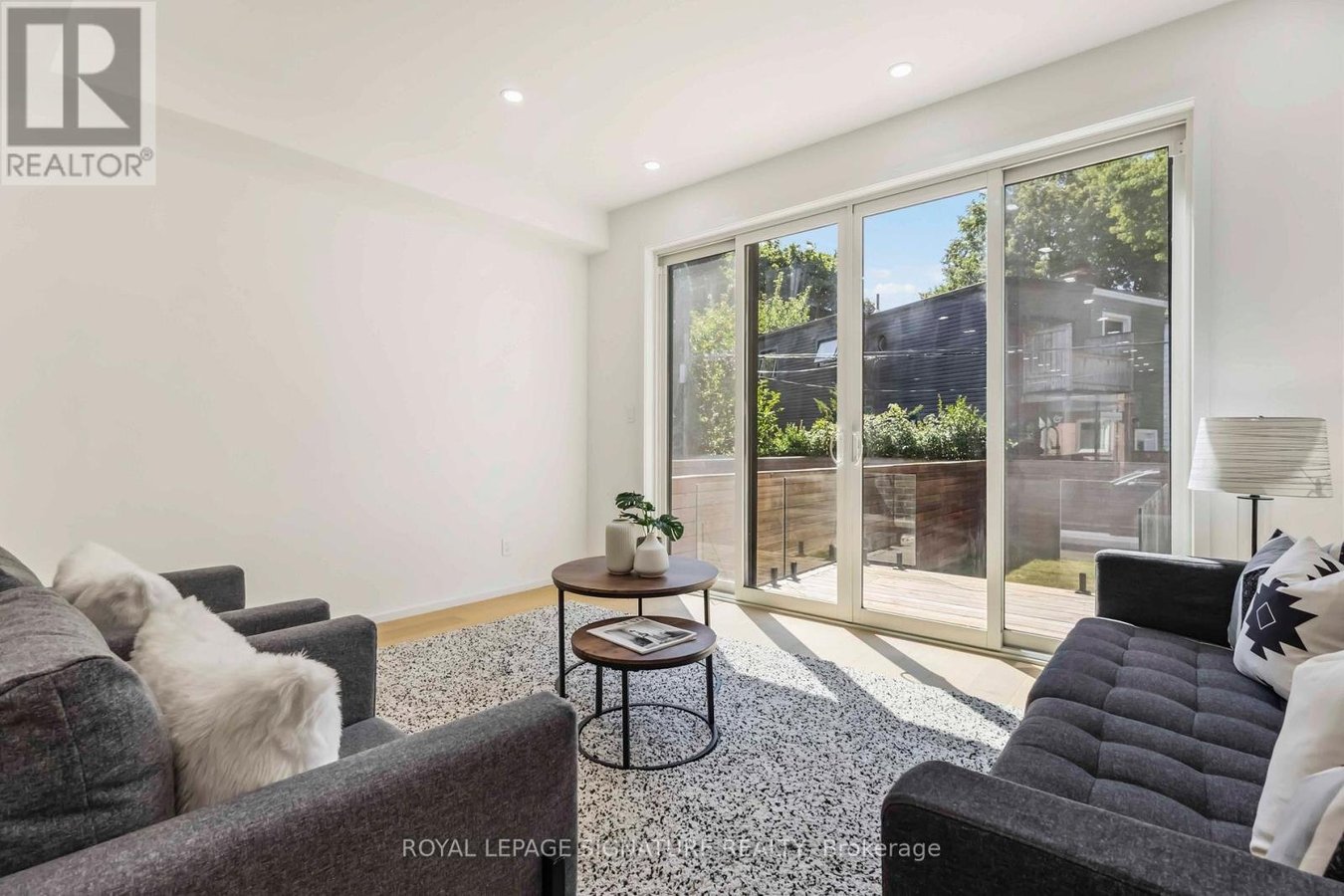 FURNISHED UPPER - 43A CUMMINGS STREET - Photo 14