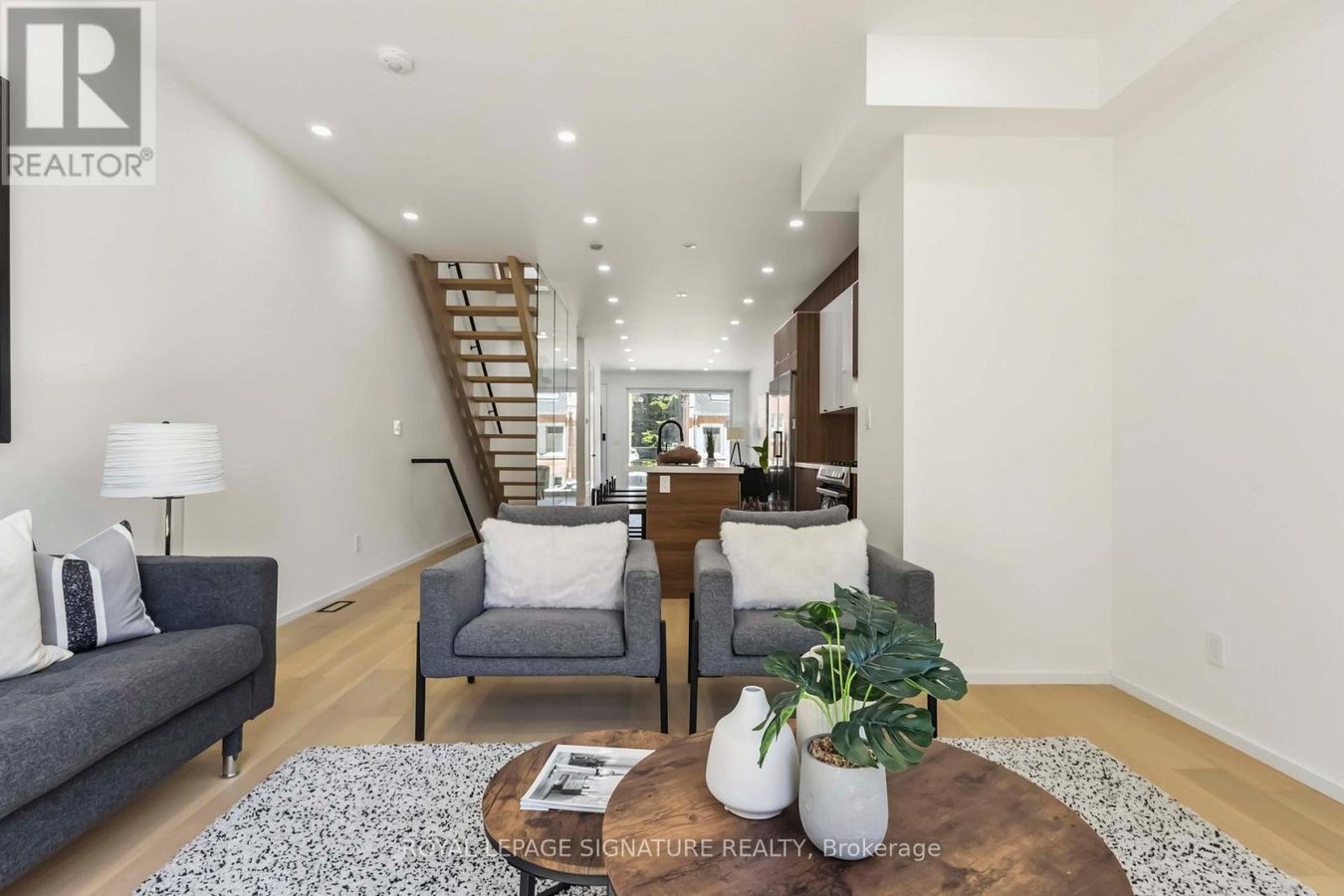 FURNISHED UPPER - 43A CUMMINGS STREET - Photo 15