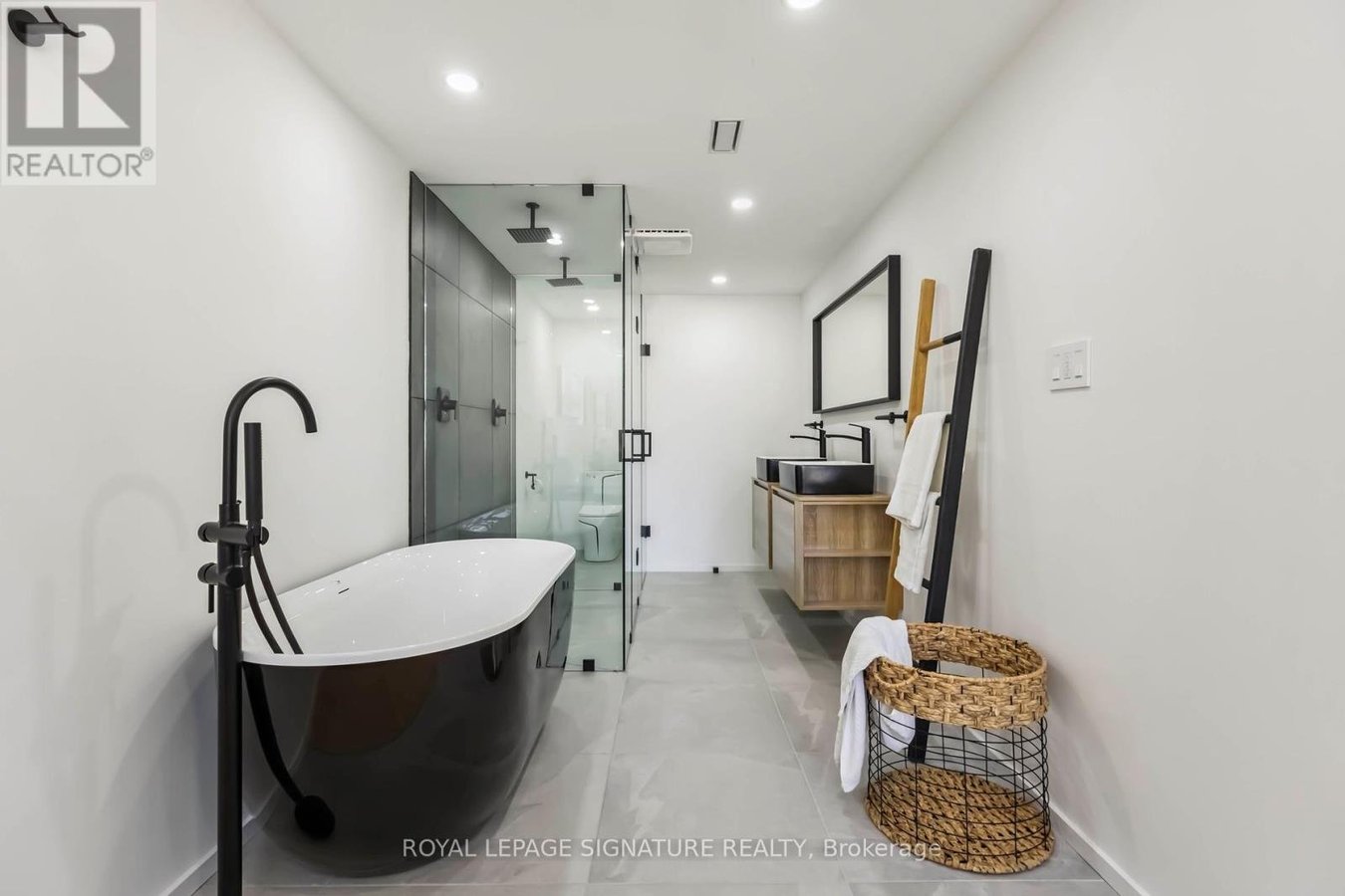 FURNISHED UPPER - 43A CUMMINGS STREET - Photo 22