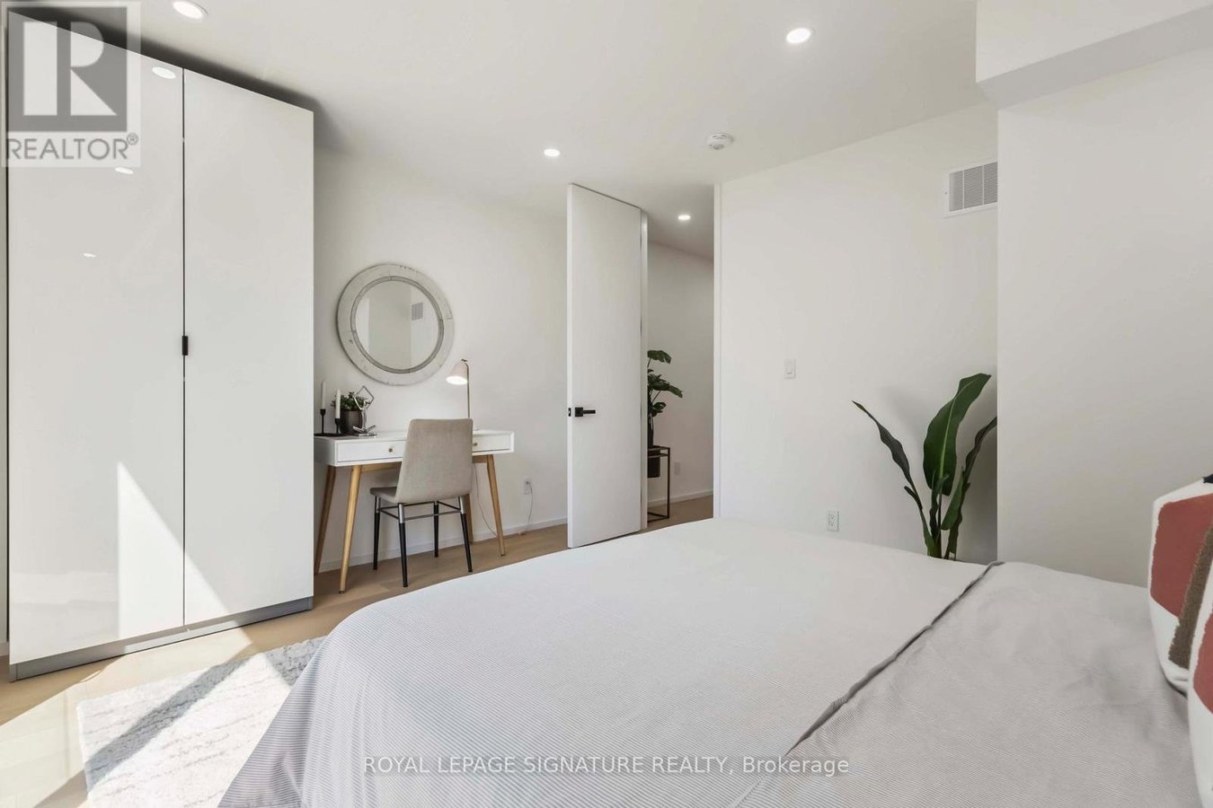 FURNISHED UPPER - 43A CUMMINGS STREET - Photo 25