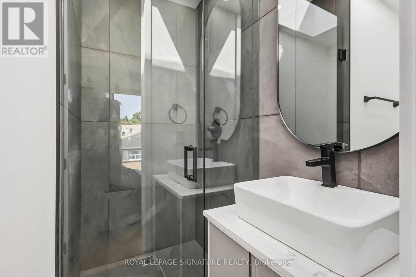 FURNISHED UPPER - 43A CUMMINGS STREET - Photo 38