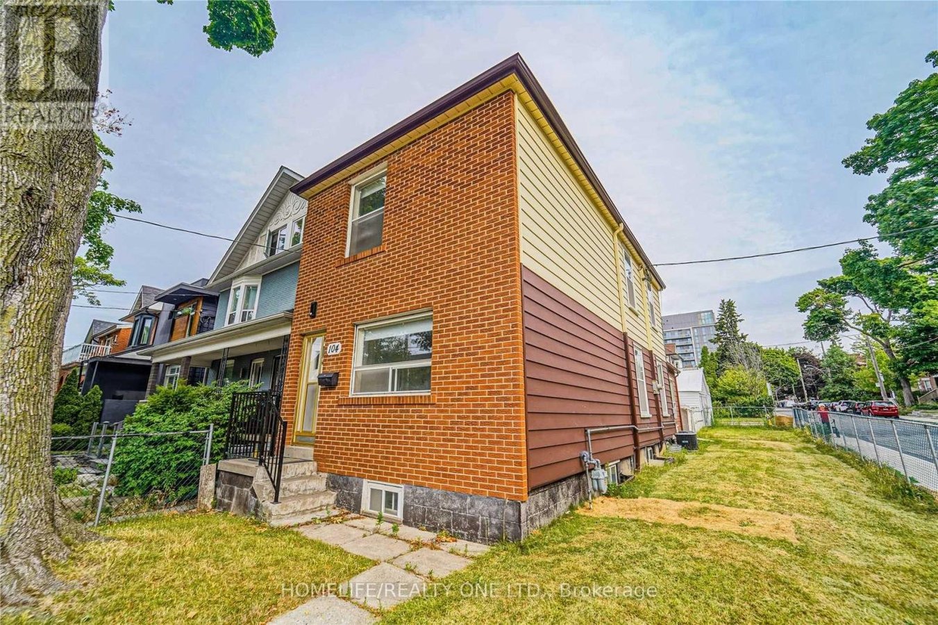 UPPER - 104 BENSON AVENUE - Photo 2