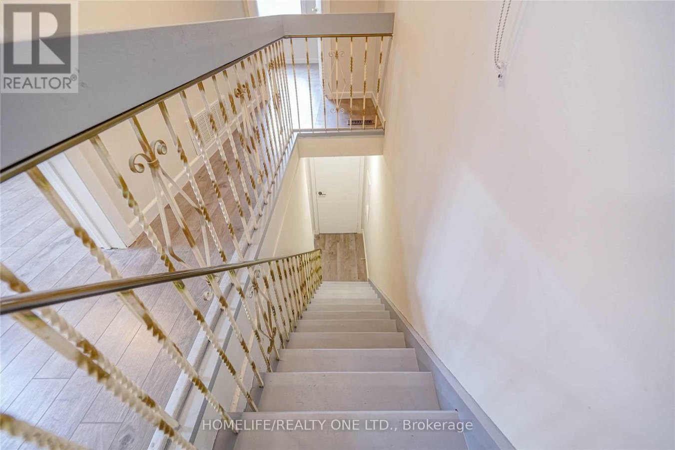 UPPER - 104 BENSON AVENUE - Photo 6